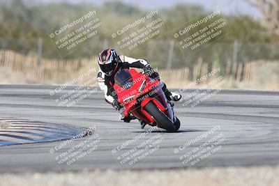 media/Dec-01-2025-Moto Forza (Mon) [[2daa91e15f]]/1-Advanced Group/Session 3 (Turn 3)/